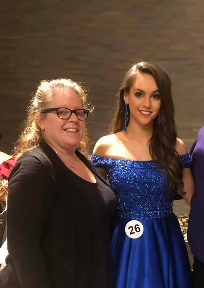 Lee Hudson with her youngest daughter, Jordan Hudson