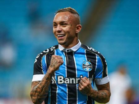 Club Everton Soares