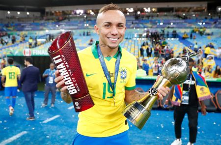 Age Everton Soares