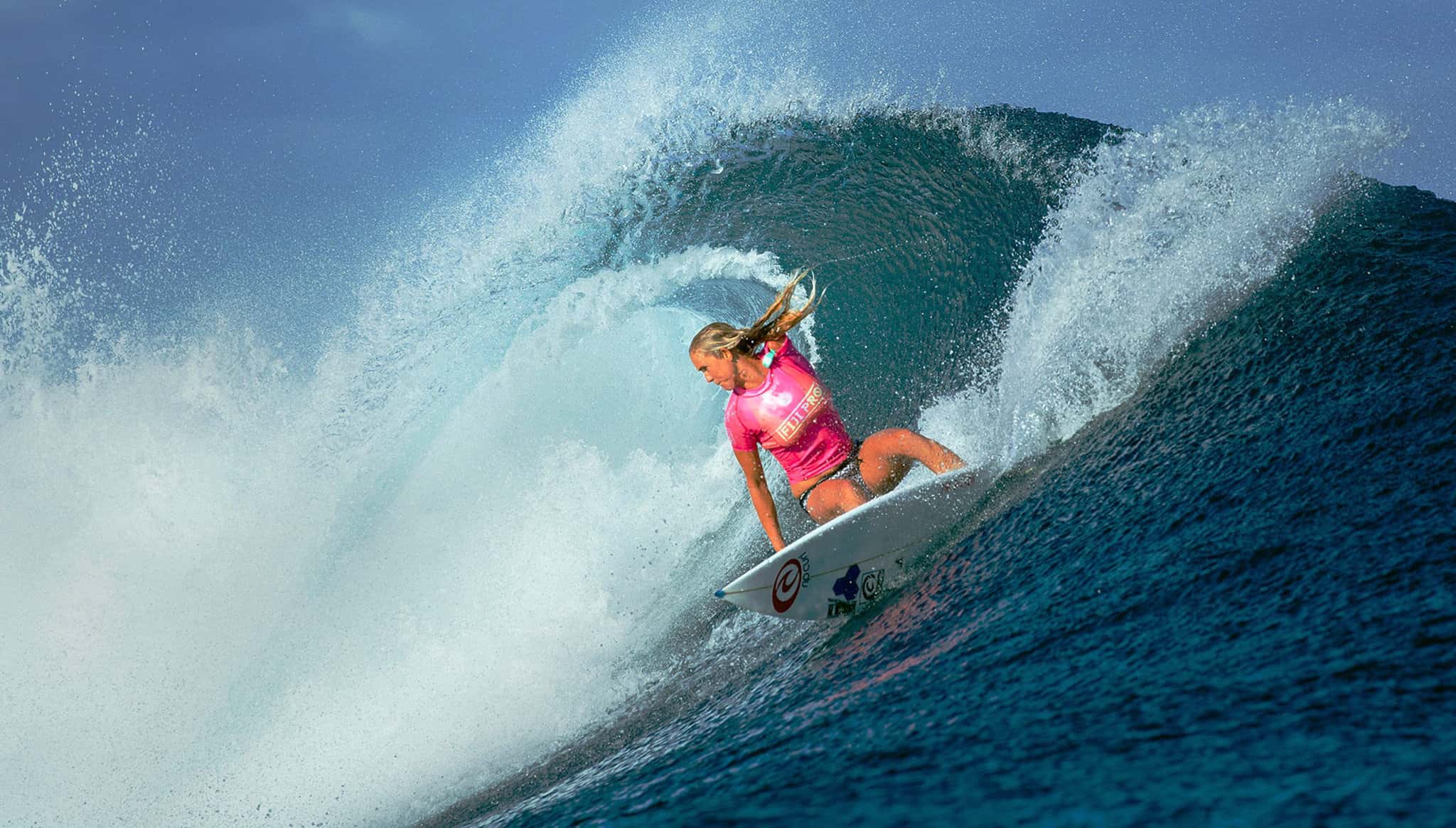 Bethany Hamilton surf with only one hand