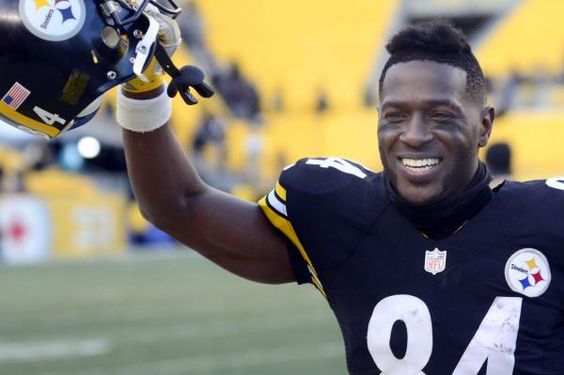 Antonio-Brown-playing-for-Pittsburgh-Steelers