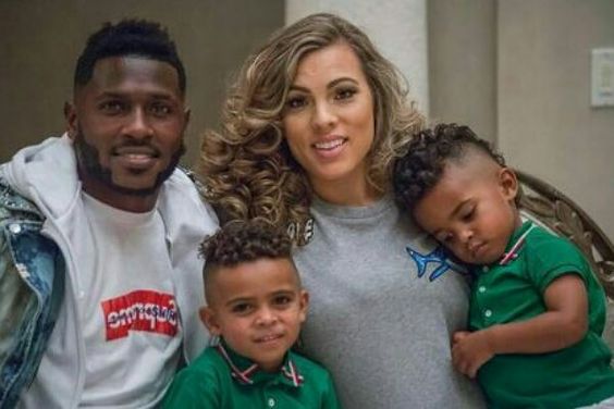 Antonio-Brown-with-Chelsie-Kyriss-and-their-kids