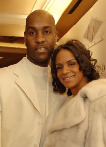 Gary Payton con su esposa