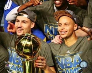 Klay-Thopson-with-Stephen-Curry-and-the-NBA-Championship-trophy