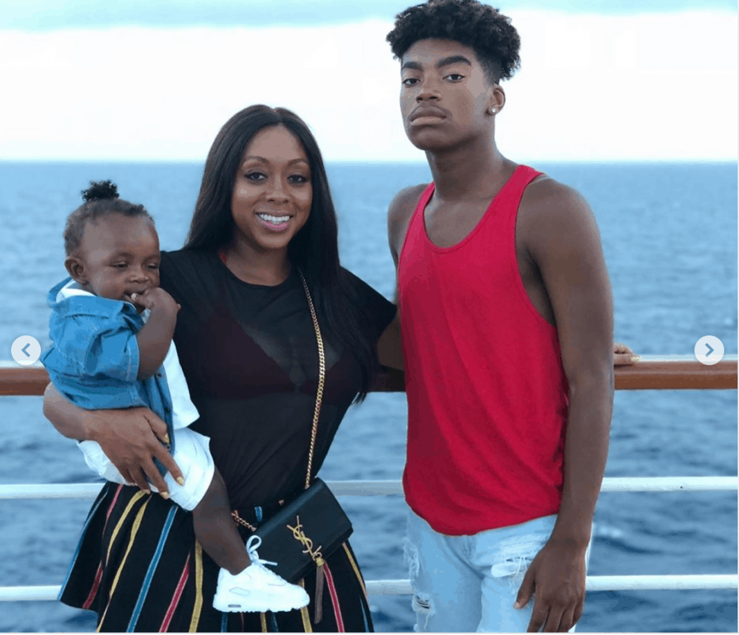 Michael VickKone, og Facebook