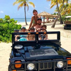Antonela Roccuzzo enjoying vacations with Messi and their kids.