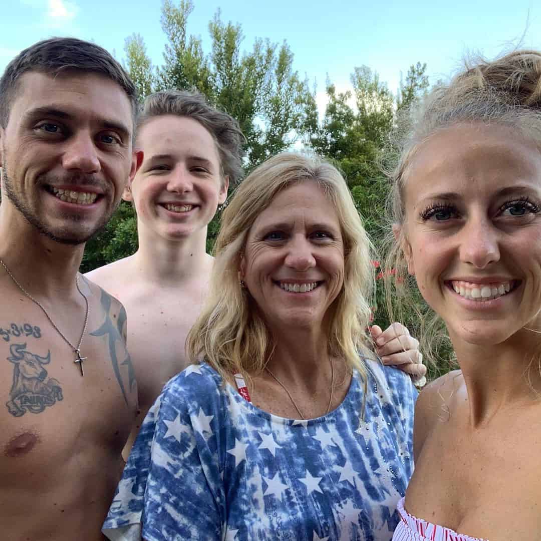 Brittany Matthews With Her Mother And Siblings