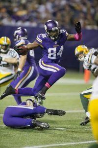 Cordarrelle Patterson making a kickoff return for the Vikings.