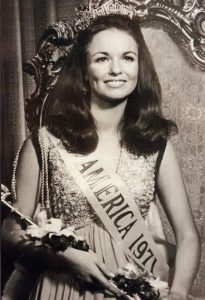 phyllis george crowned as Miss America 1971