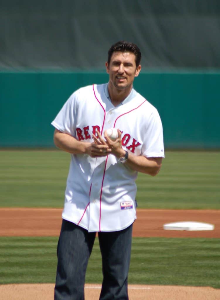 Nomar in Red Sox.