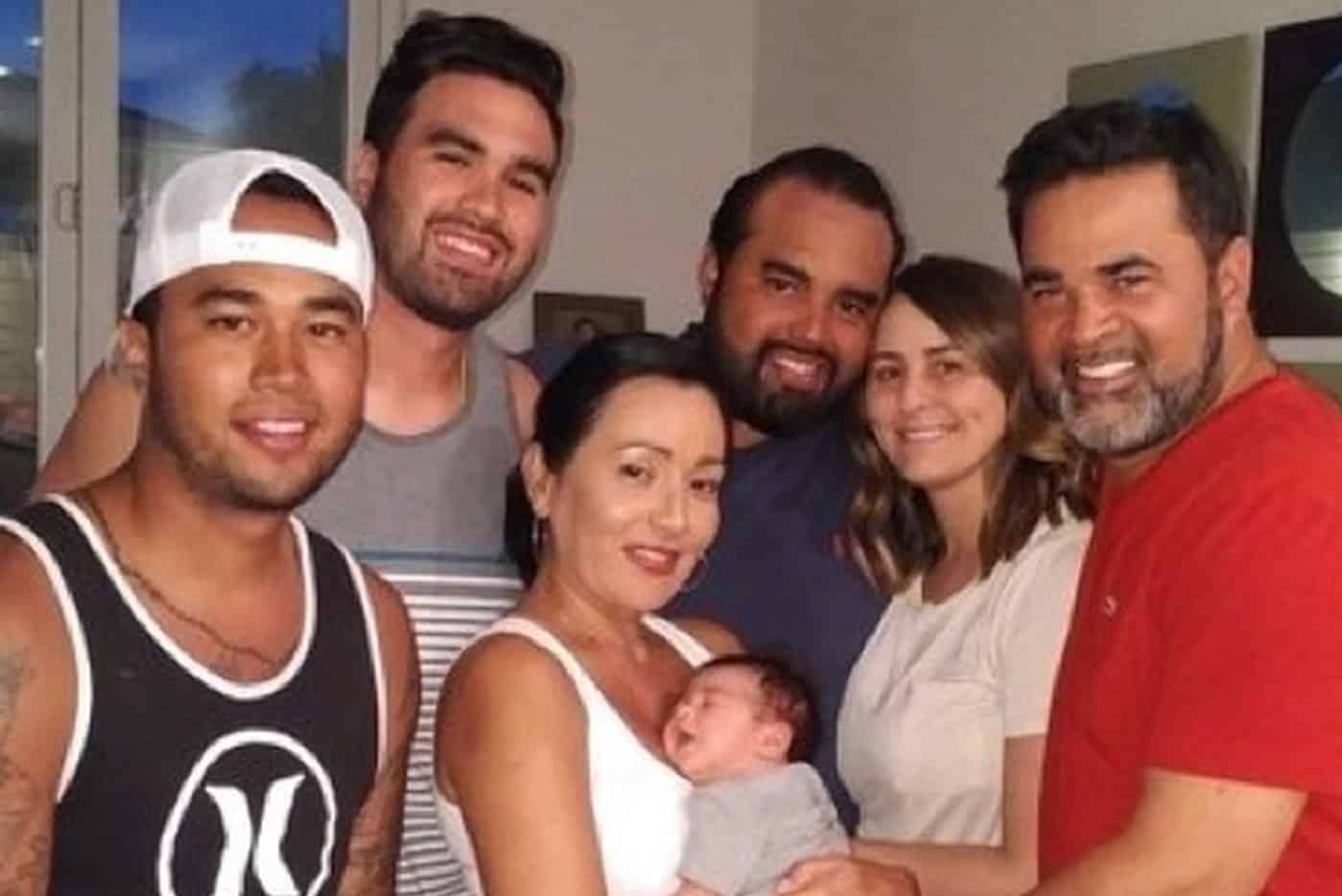 Ozzie Guillén With His Family And Grandchild
