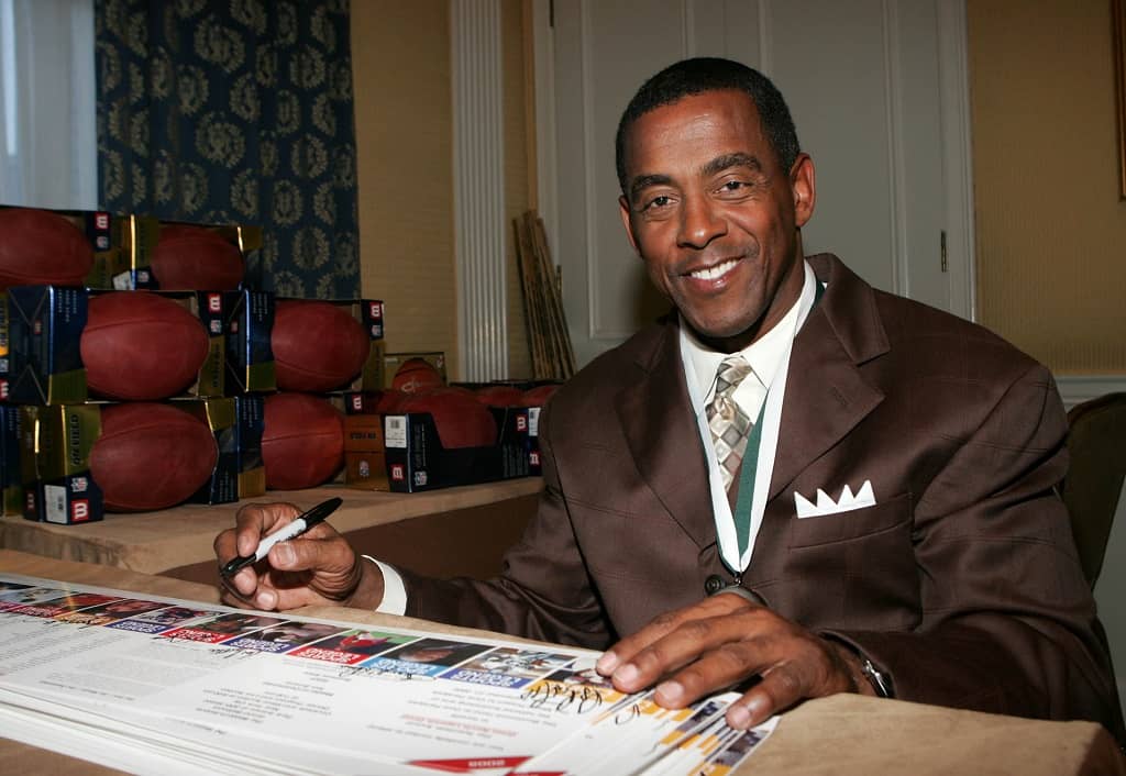 Former NFL Player Tony Dorsett Fan Signing