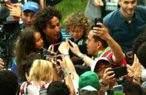 Guillermo Ochoa with his kids answering to press