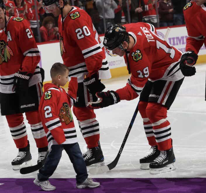 Jonathan Toews with a young Fan