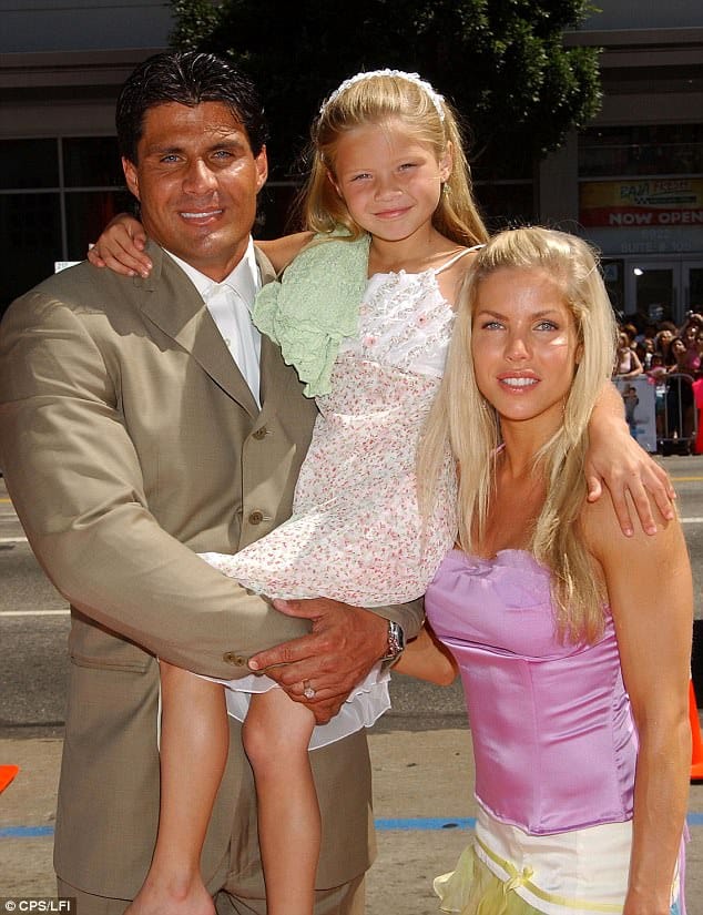 Josie-Canseco-with-family