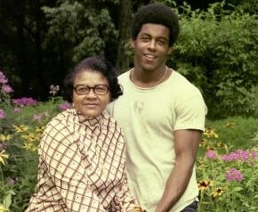 Tony Dorsett With His Mother Myrtle Dorsett