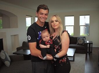 Taylor Fritz with his Son Jordan and Wife Raquel Pedraza