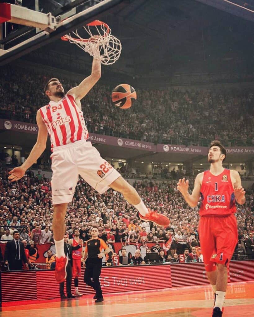 Marko Gudurić dunking for Crvena Zvezda