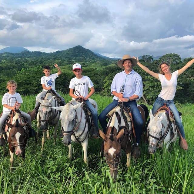 Tom-Brady's-kids-on-a-vacation