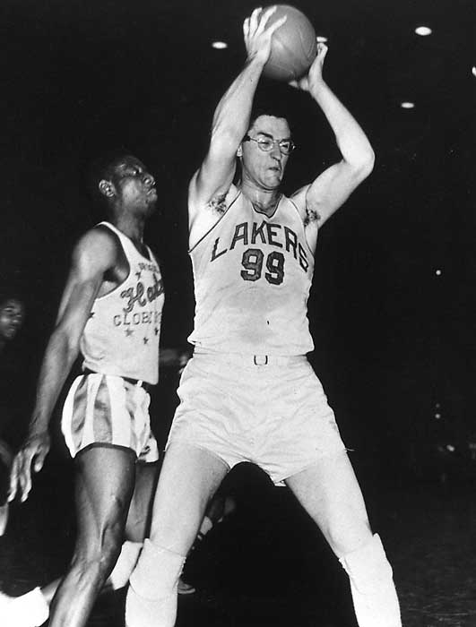 Former Lakers' Center George Mikan