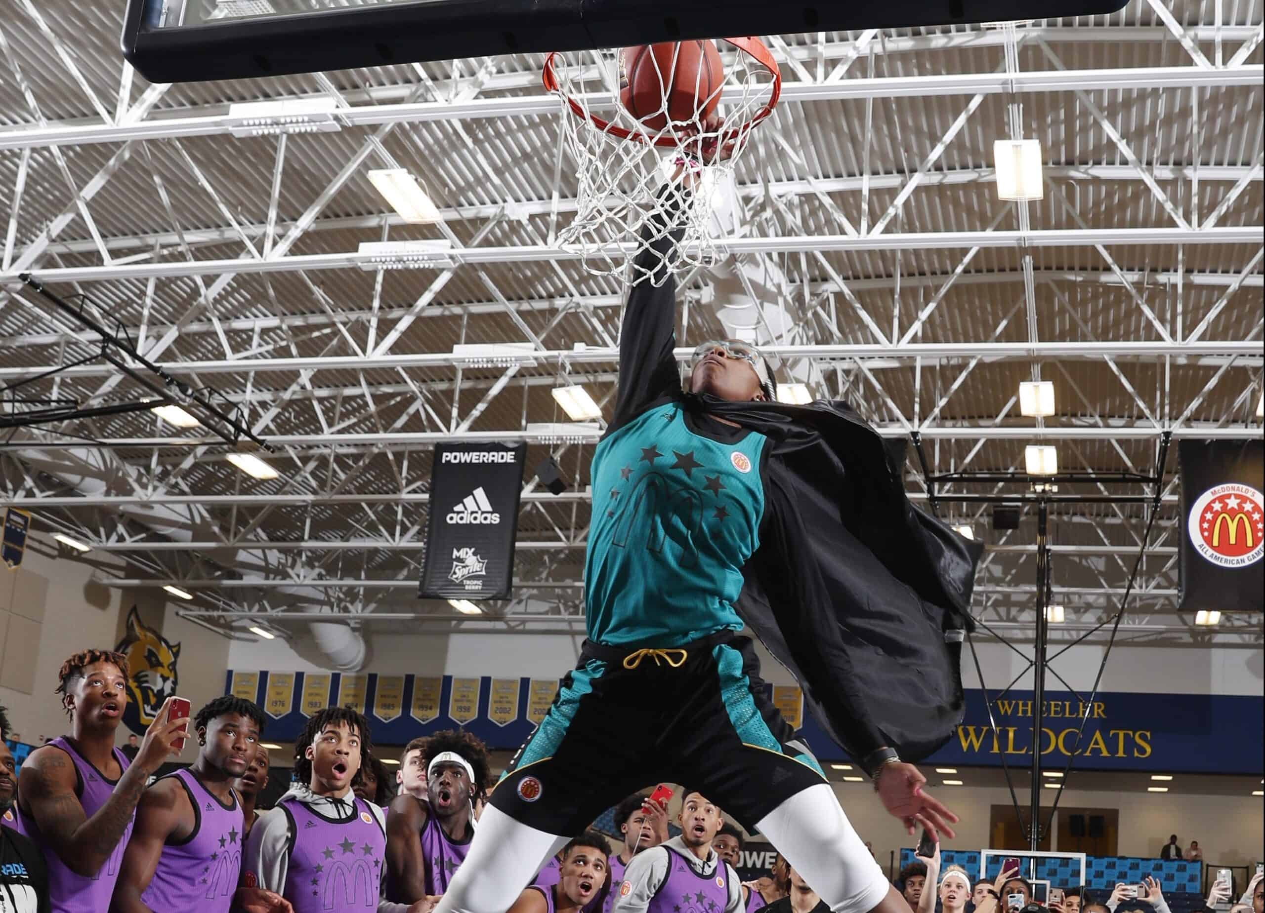 Fran Belibi dunking in Powerade Jam Fest