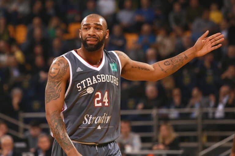Romeo Travis