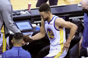 Stephen Curry injures his tailbone