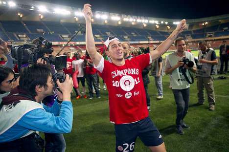 Hazard celebrates after winning Ligue 1 title