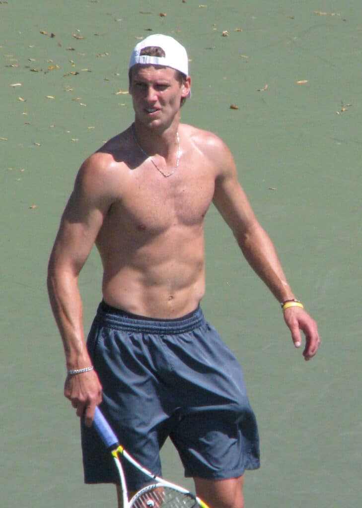 Andreas Seppi playing shirtless