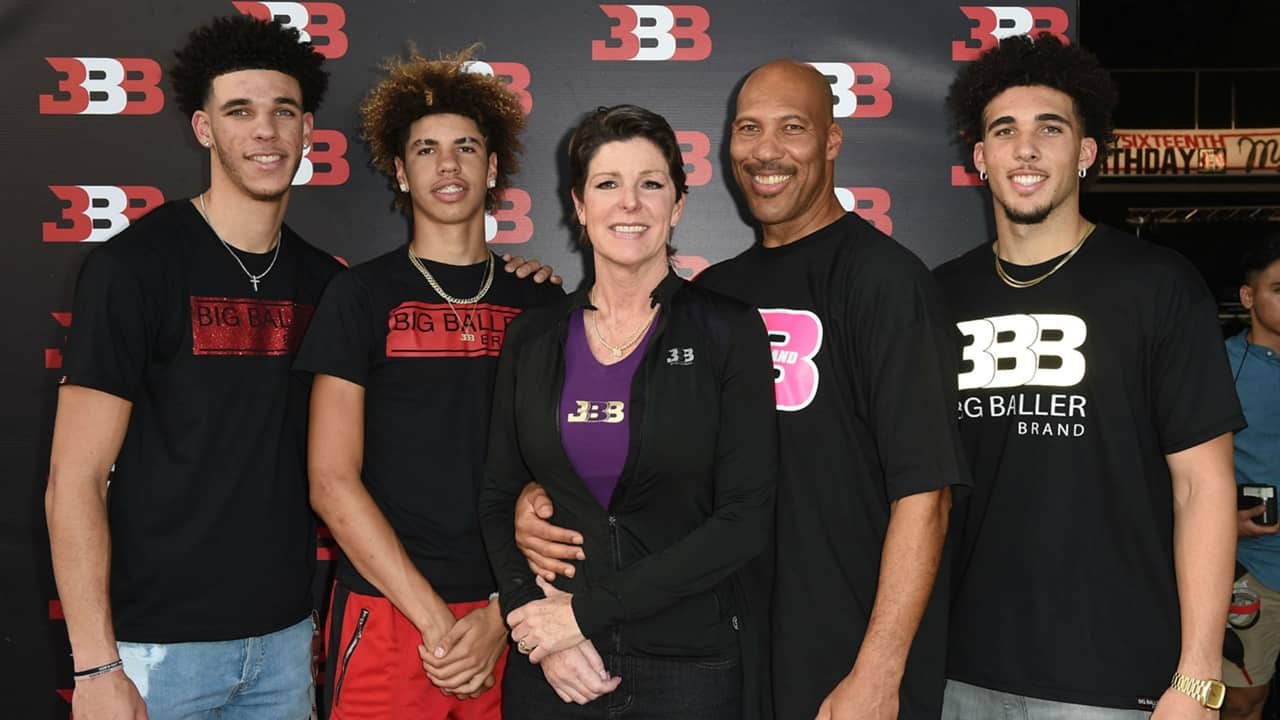 LiAngelo Ball With His Family (In Extreme Left Is Lonzo And Next To Him Is Lamelo)