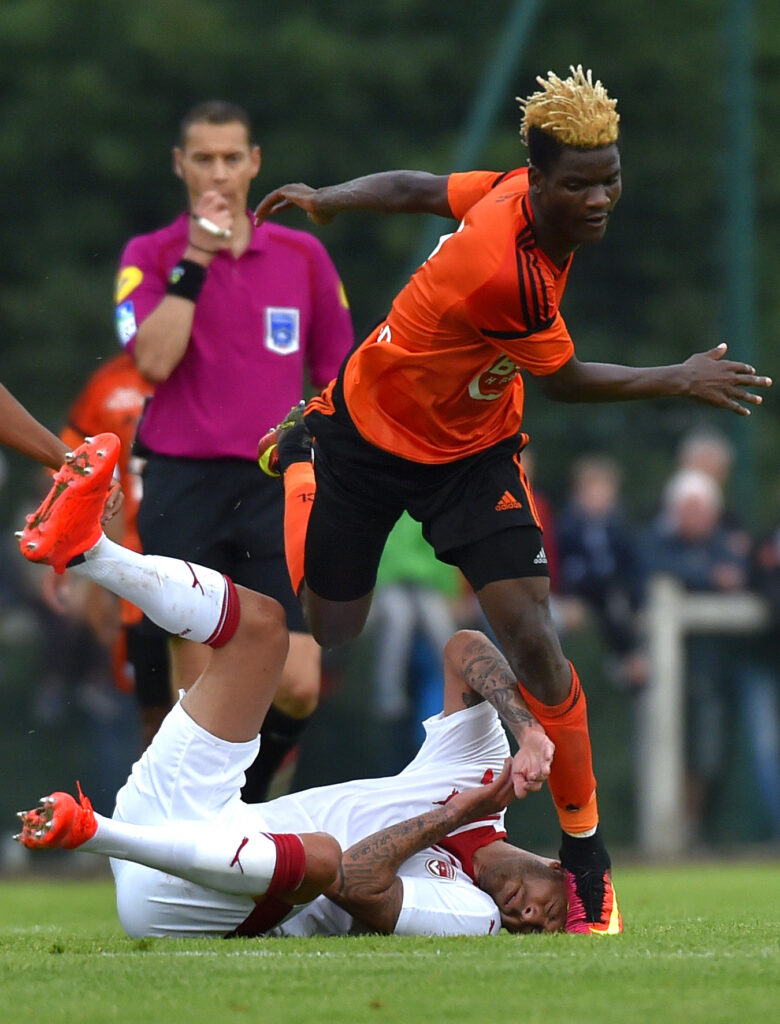 Didier Ndong stepping on Menezs right ear during an accident