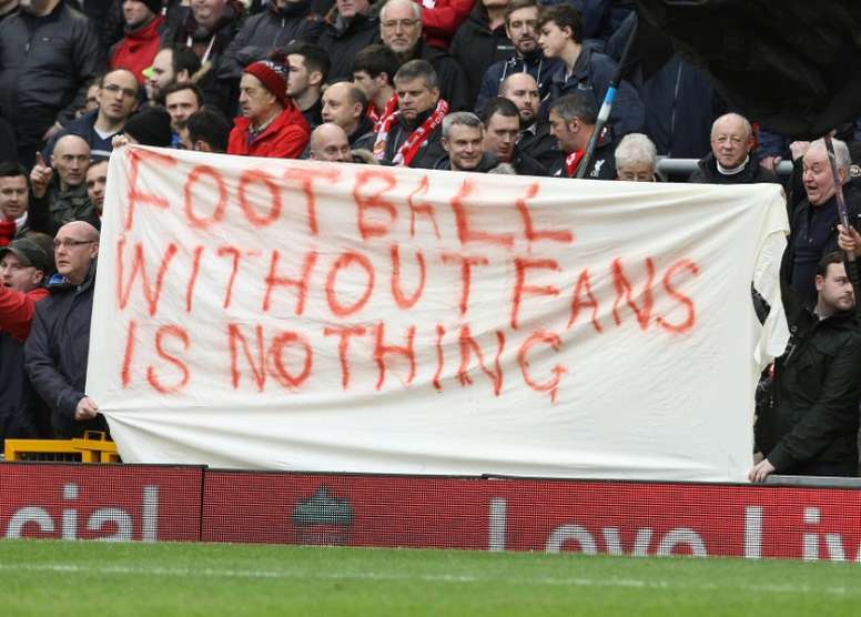 Fans protesting against European Super League (Source BeSoccer)