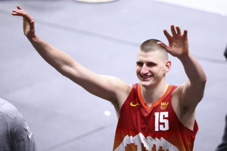 Nikola Jokic blocks Zion Williamson to secure win for Nuggets