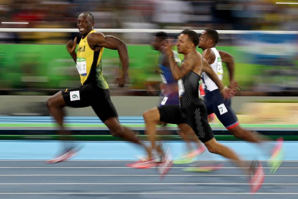 Usain Bolt dominates semifinal 