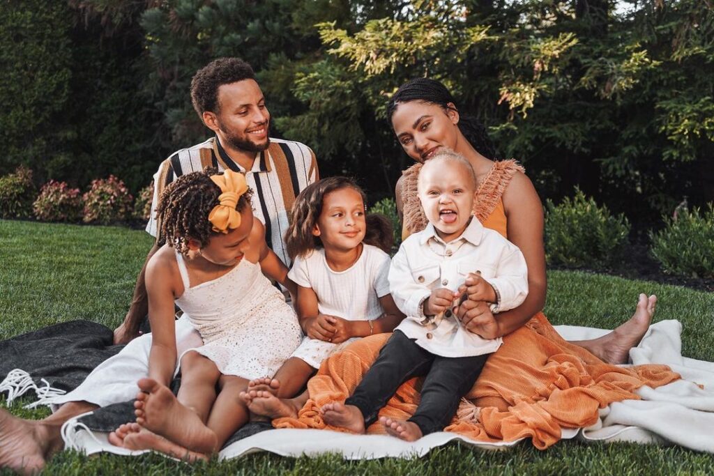 Ayesha Curry with her family