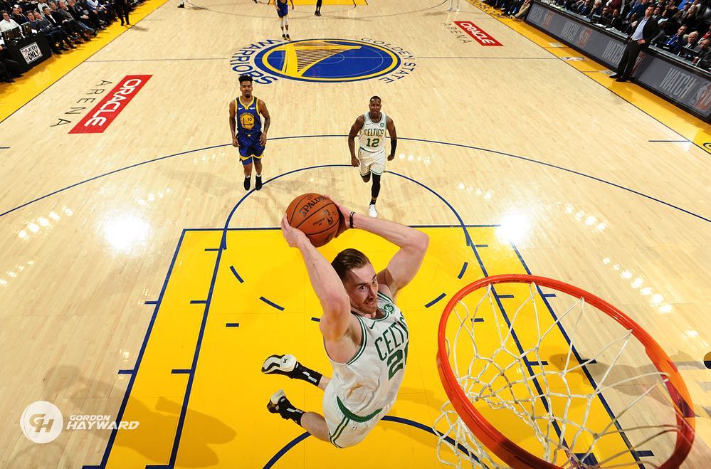 Gordon Hayward dunking against Warriors