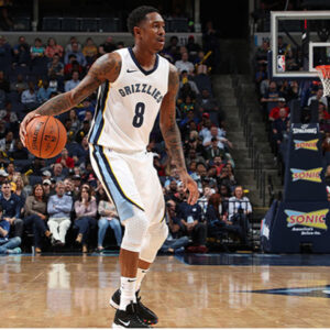 MarShon Brooks insde the court