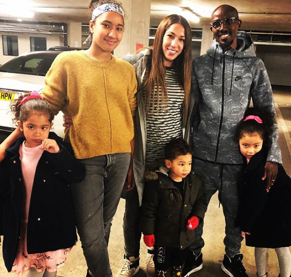 Mo Farah with his wife and children.