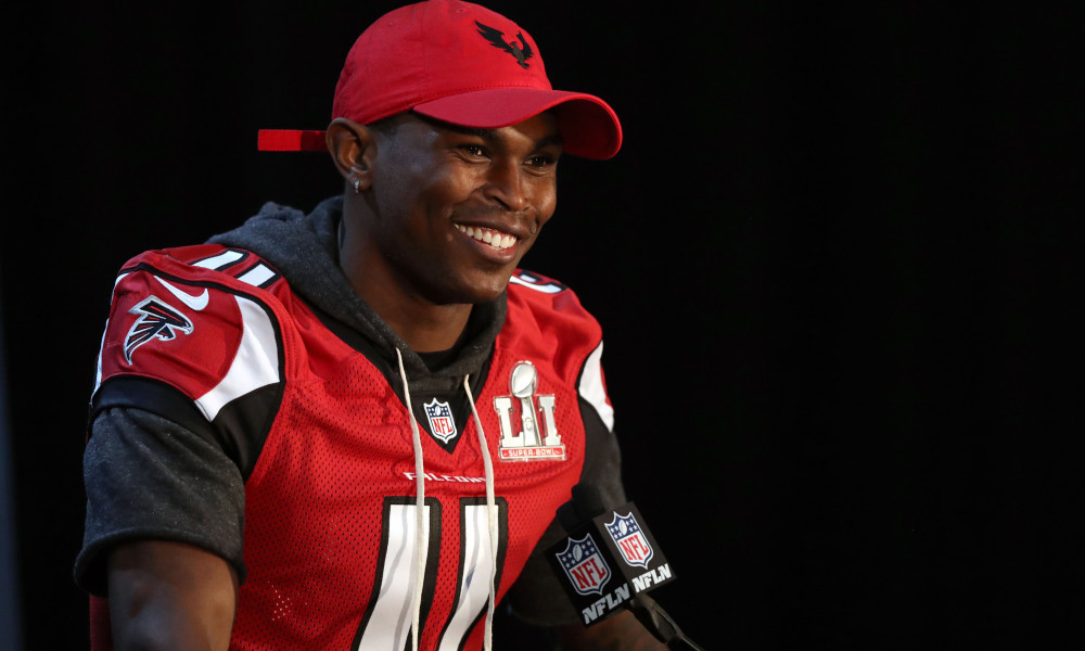 Julio Jones is giving beautiful smiles to the audience. 