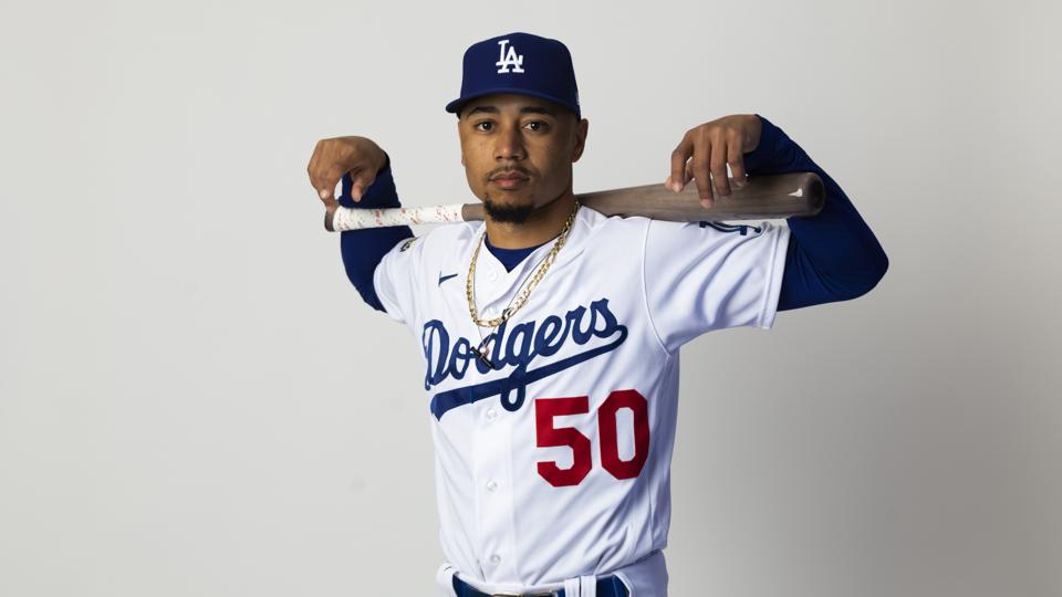 Mookie Betts (center) with fiance Brianna Hammonds and daughter Kynlee Betts  and Los Angeles Dodgers Foundation chief executive officer Nichol Whitema  Stock Photo - Alamy