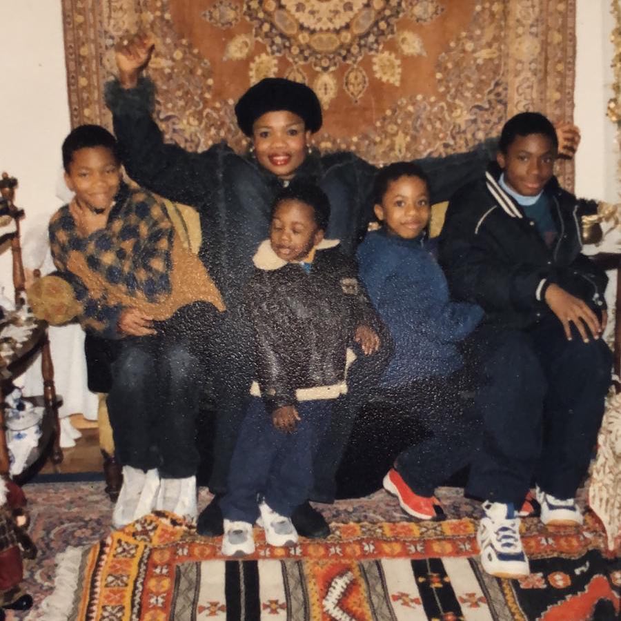 Alex Antetokounmpo With His Brother And Mother