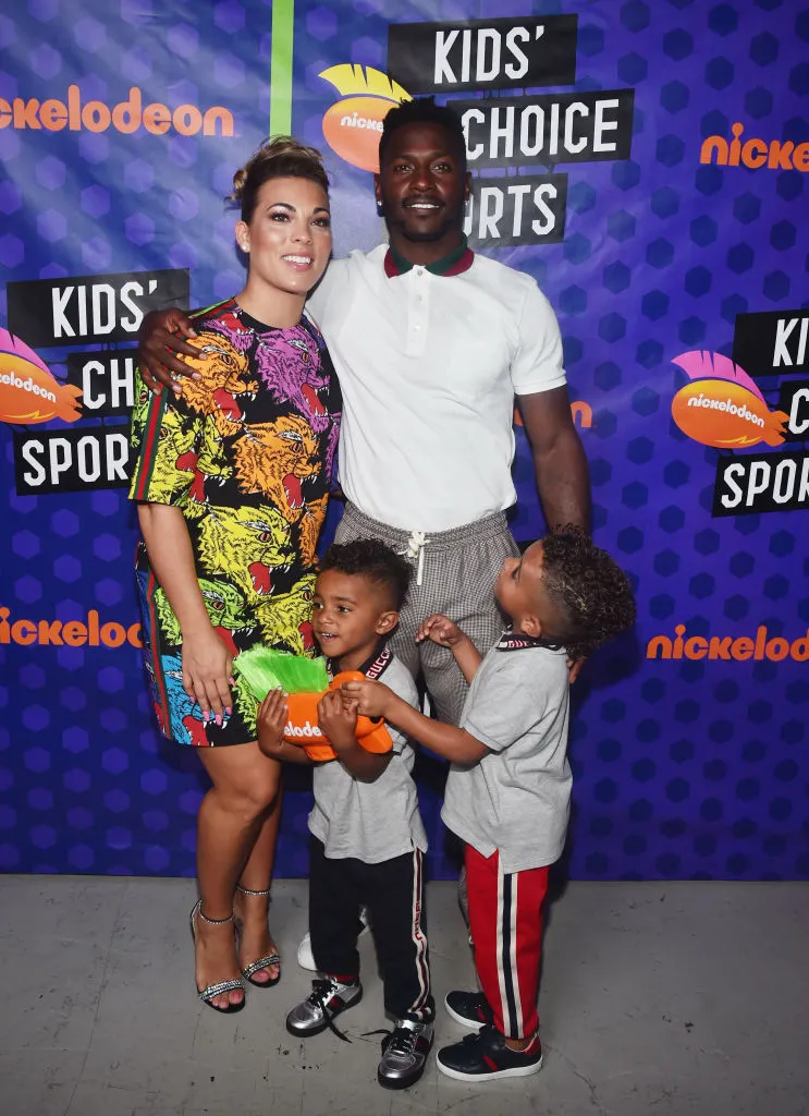 Chelsie-Kyriss-and-Antonio-Brown-with-their-children-2018