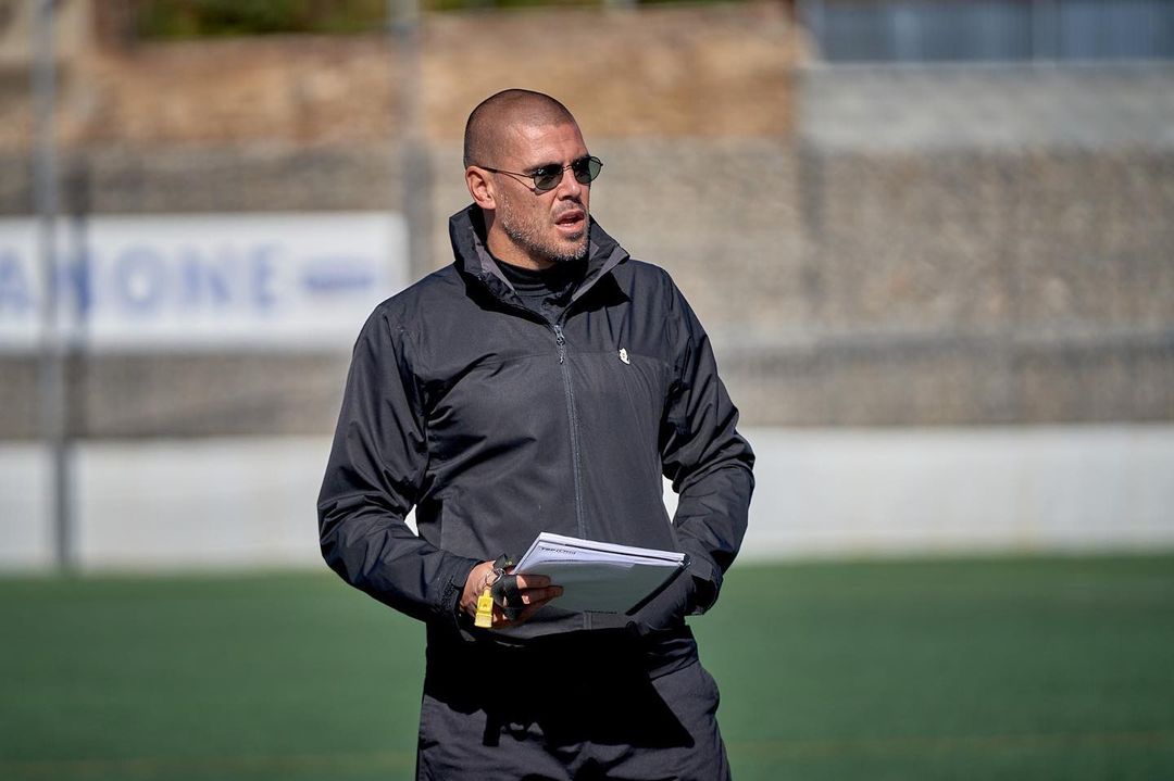 Coach Victor Valdes