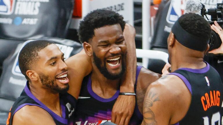 Deandre Ayton for the win