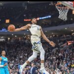Giannis Antetokounmpo slam dunk