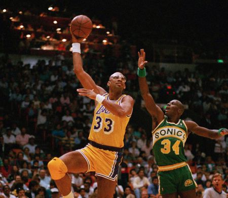 Kareem Abdul Jabbar iconic skyhook shot