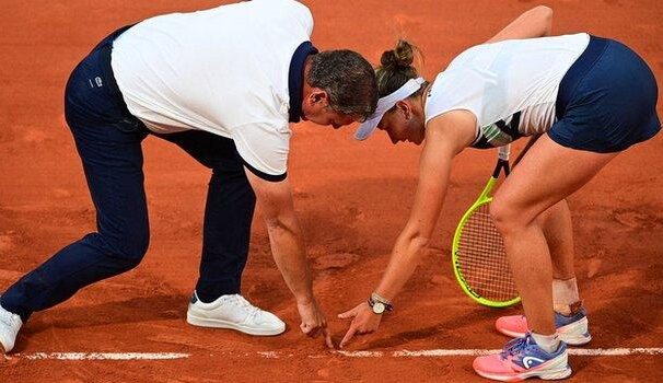 Krejcikova keeps the courage to win after the umpire mistake (Source: BBC)