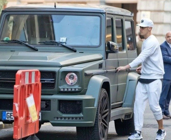 Mesut just about to open the doors of Mercedes QAMG G63 SUV