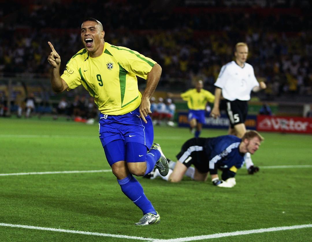 Ronaldo celebrates after scoring goal in 2002 WC final against Germany