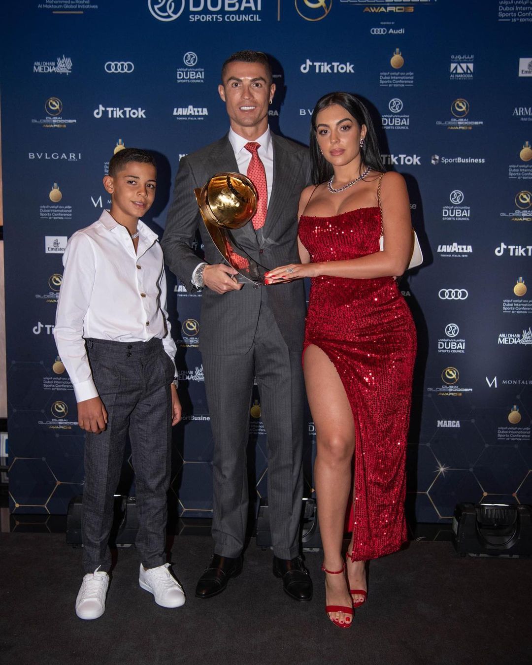 Ronaldo with his family after winning The Globe Player of the Century